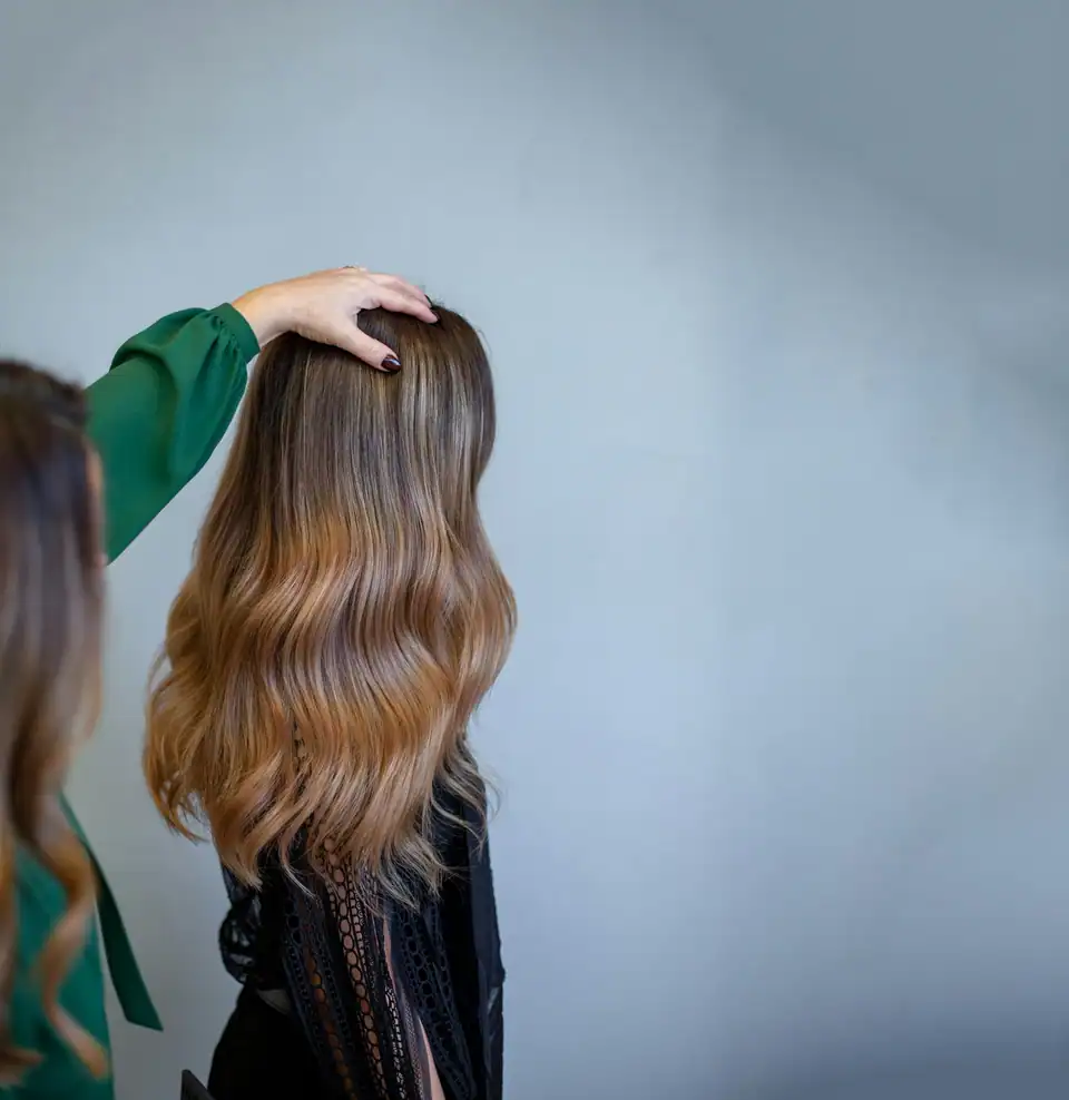 Brunette waves: lived-in brunette, long layers, blow-out